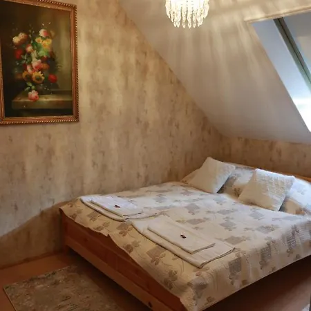 Appartement Arany Dio Fogado à Eger Extérieur photo